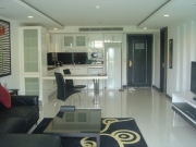 広い部屋でのんびり滞在アマリ・ノヴァ・スイート・パタヤ